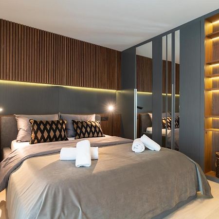 Ez Luxury Living Apartment Ровин Екстериор снимка