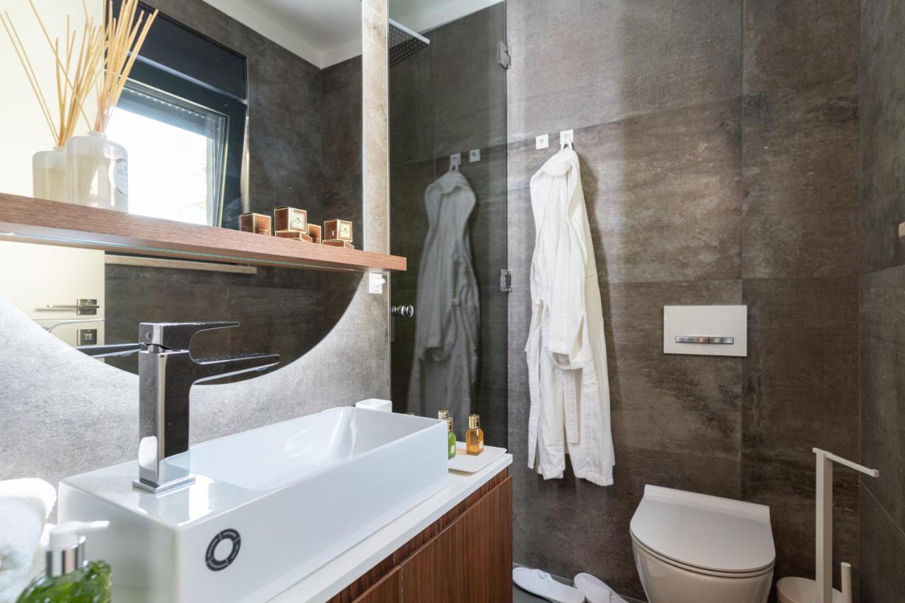 Ez Luxury Living Apartment Ровин Екстериор снимка
