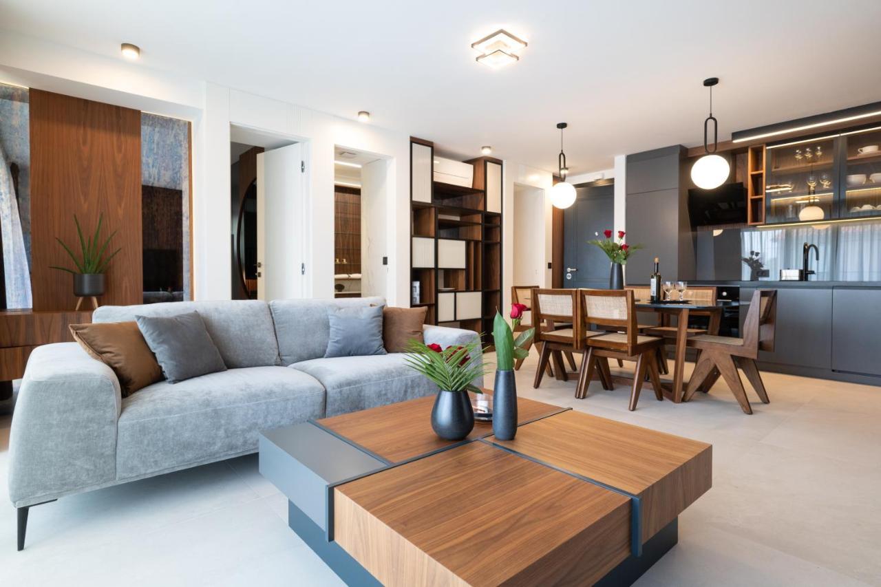 Ez Luxury Living Apartment Ровин Екстериор снимка