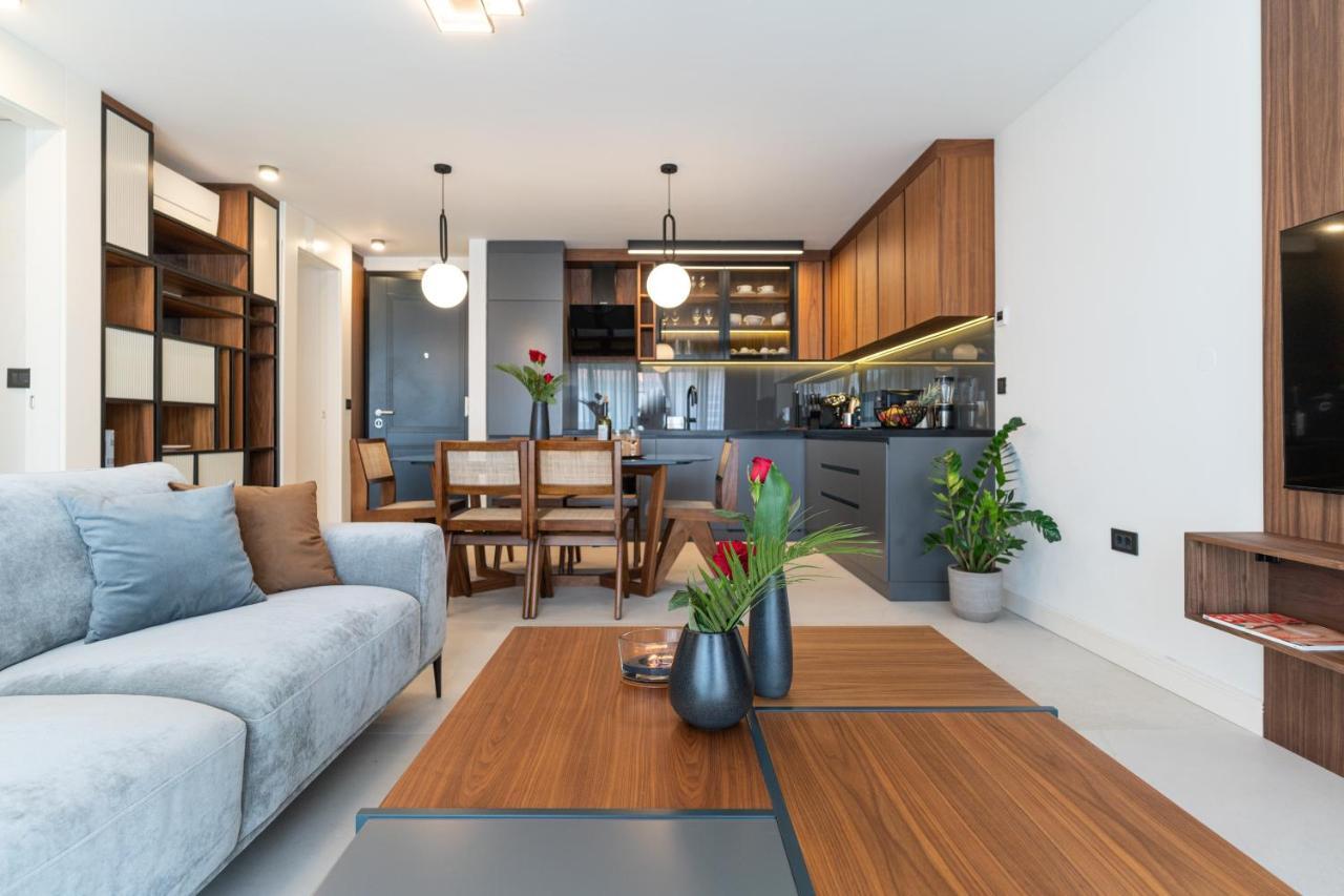 Ez Luxury Living Apartment Ровин Екстериор снимка